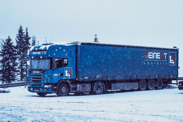 Kamion u zimskim uvjetima