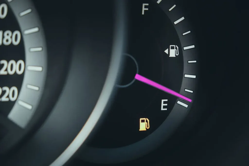 Auto vam je na rezervi? Doznajte koliko još možete voziti